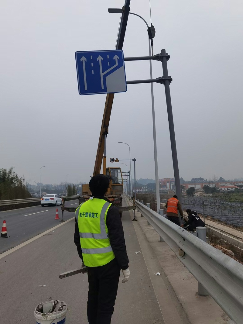 菲尼特交通標識牌桿