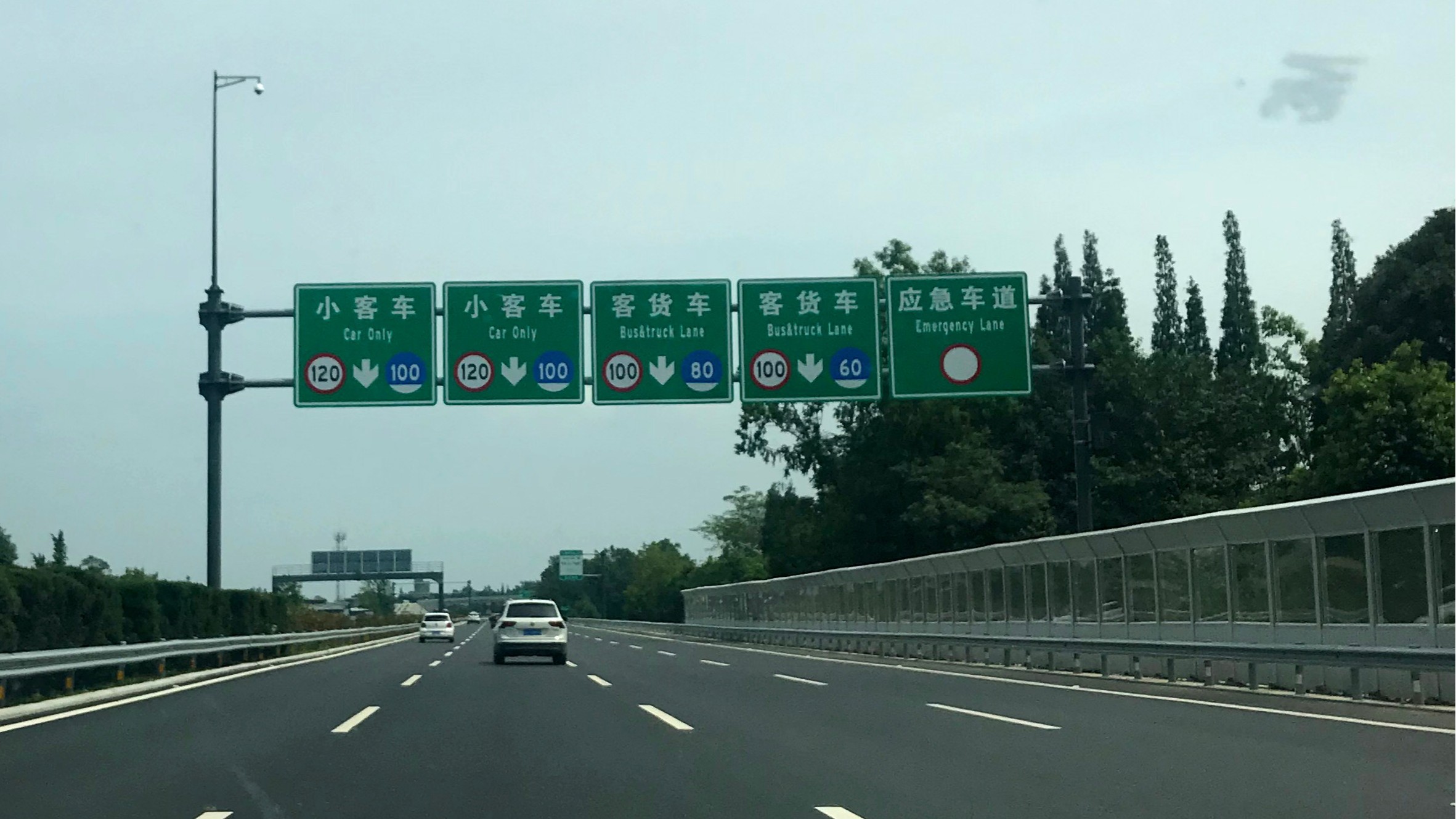 成都交通標識牌桿供應廠家哪有