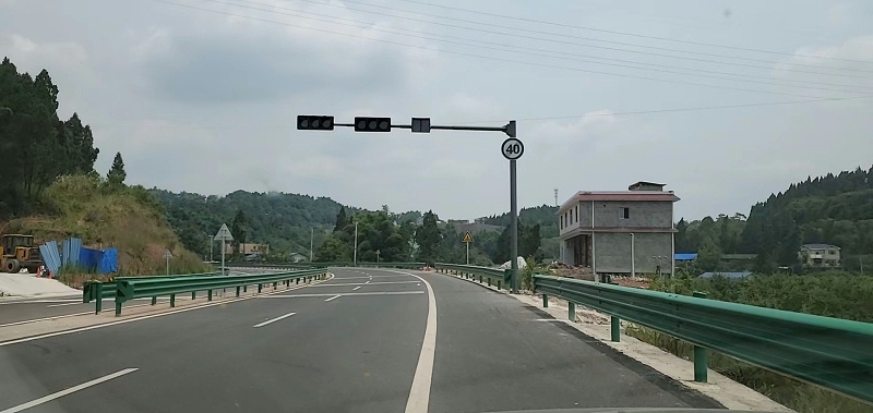 菲尼特紅綠燈桿