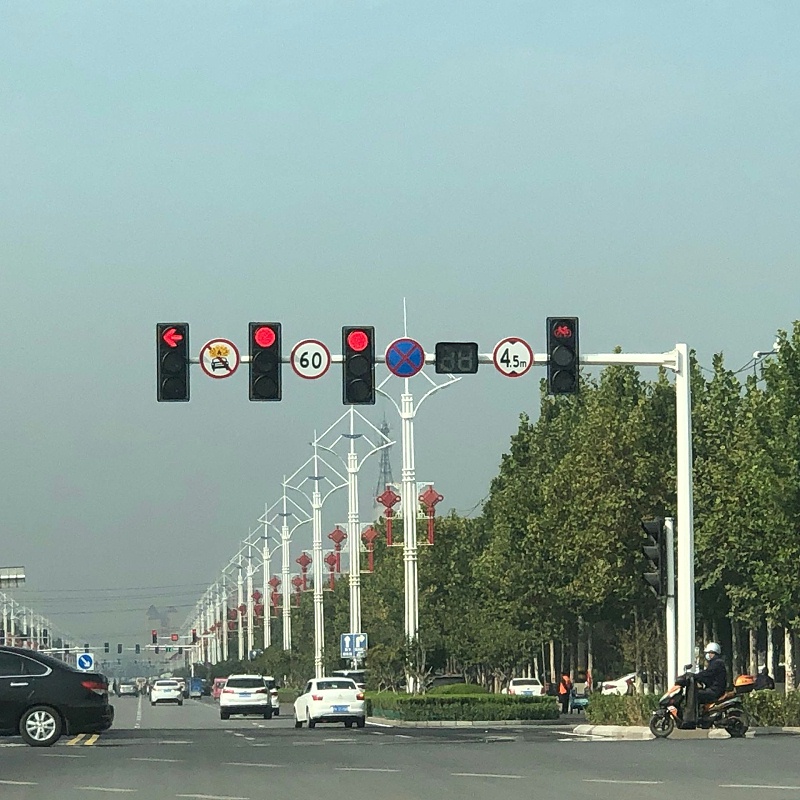 菲尼特紅綠燈桿